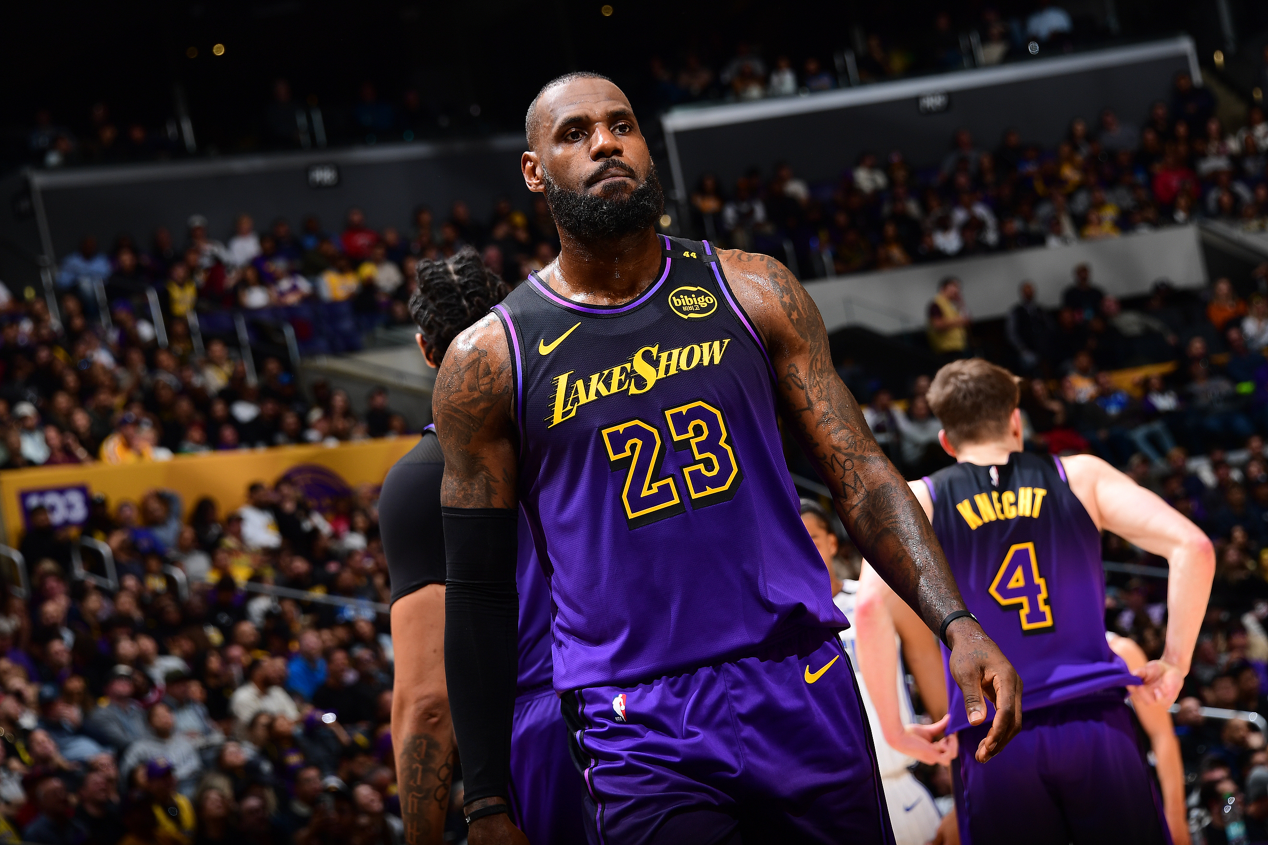 华体会入口-⭐NBA夏天球员市场潜在动向：詹姆斯、哈登、字母等有离队可能，绿军或有大动作