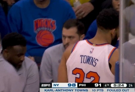 华体会入口-大举反击！恩比德强攻打成2+1率队轰出11-0 并造成唐斯6犯离场