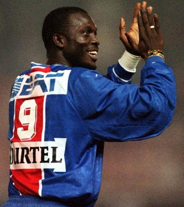 华体会网页版-法甲传奇乔治·维阿，AC米兰名宿老照片曝光|世界杯_新浪体育_新浪新闻